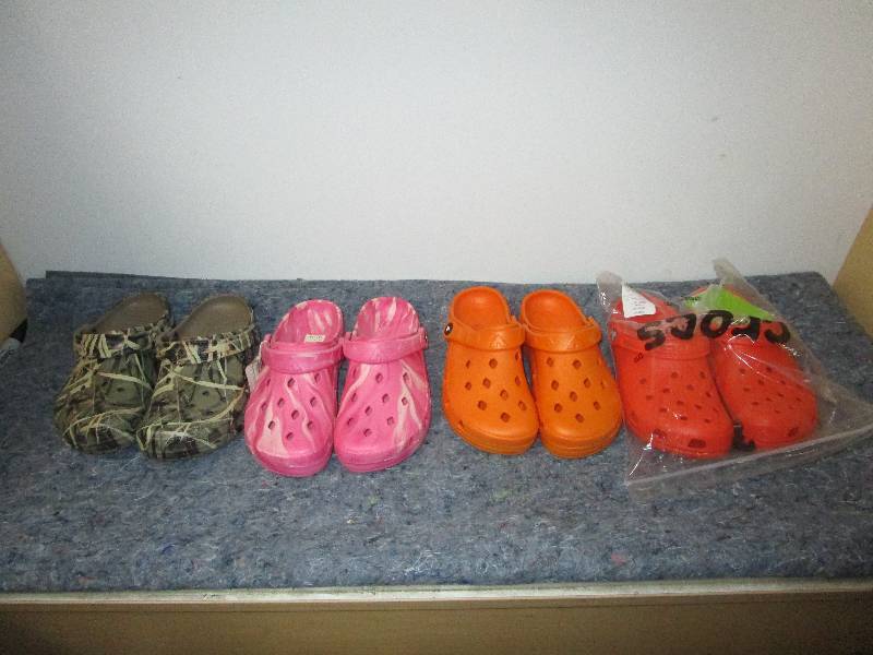 lot 8390 image: Lot of Crocs