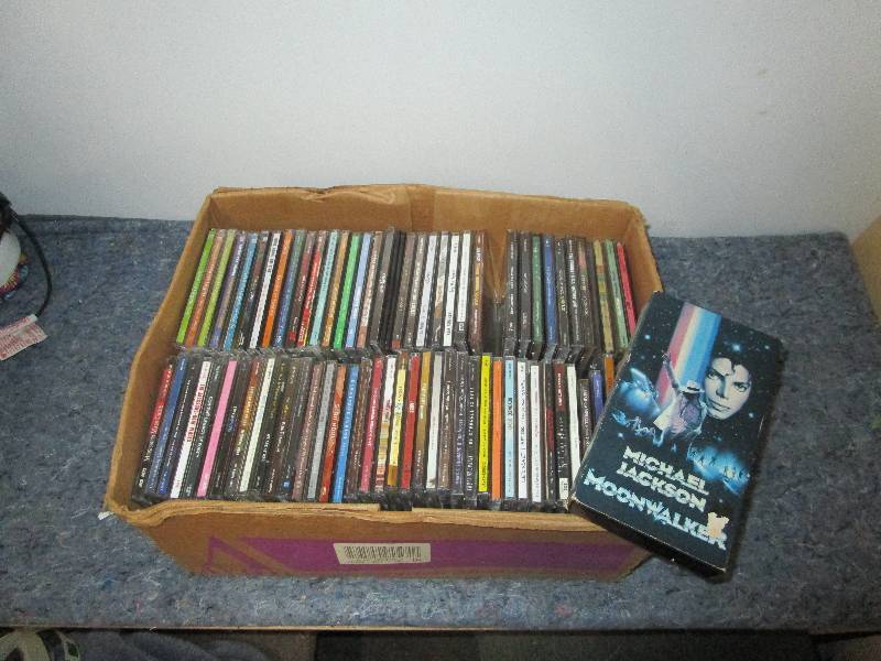 lot 8400 image: Lot of CDs & MJ Collectible Tour