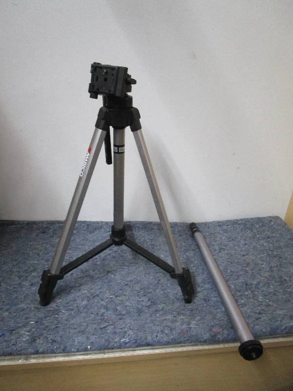 lot 8404 image: Photography Tripod