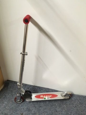 lot 8089 image: Razor Scooter
