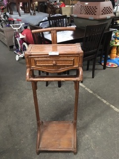 lot 8085 image: Antique Laundry Hanging Table