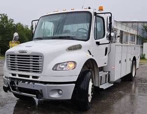 lot 20 image: 2012 Freightliner M2 106 Mechanics Utility Truck Cummins 8.3L Diesel, Auto Transmission, Cold AC, Air Compressor, Reverse Camera, Only 95K Miles Good Title