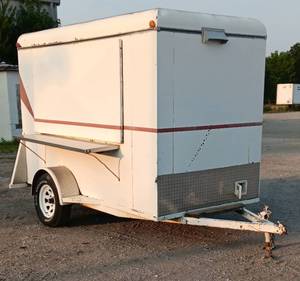 lot 45 image: Iron Ox Concession Trailer 10ftx5ft - 3- Bay Sink - Water Tank - Vent Hood - Main Window 76inx40in - See Pics & Description for More Info