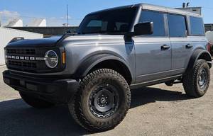 lot 10 image: 2025 Ford Bronco Sasquatch w Advanced 4X4 G.O.A.T. Modes� (Goes Over Any Type of Terrain) - ONLY 4224 Miles 10 Speed Auto Transmission - Push Button & Remote Start - Front & Rear Locking Diff - 35in Tires - Look At All The Specs On Info Sheet, WOW