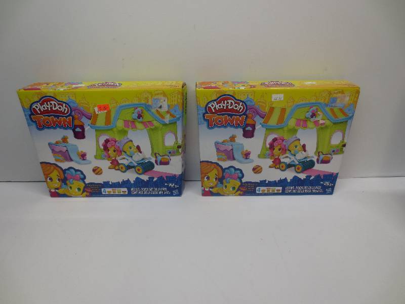 lot 1243 image: Lot of 2 play doh toy sets