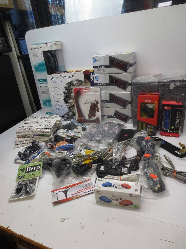 lot 2381 image: Misc electronics and items