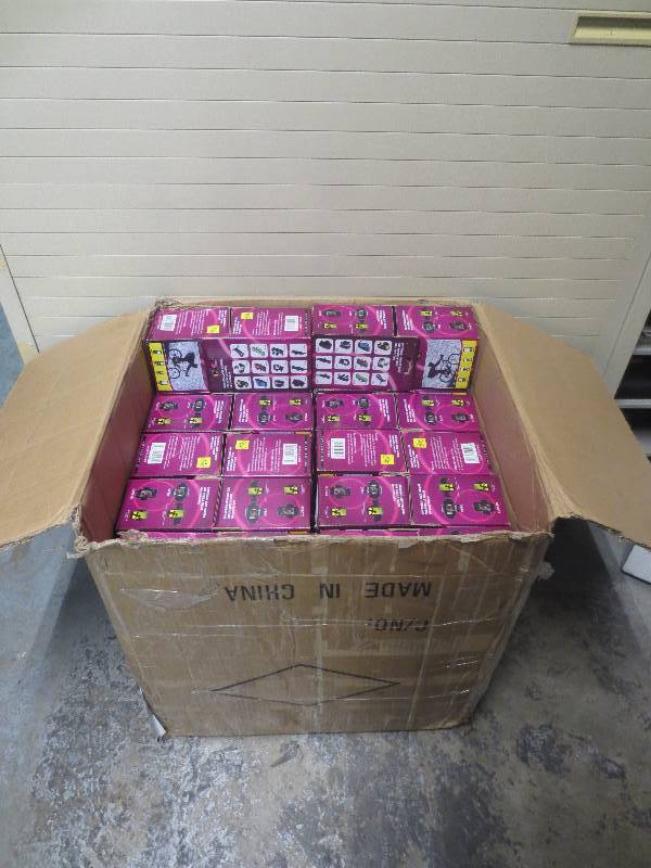 lot 3004 image: Box of 50 universal bike holder for cell phones