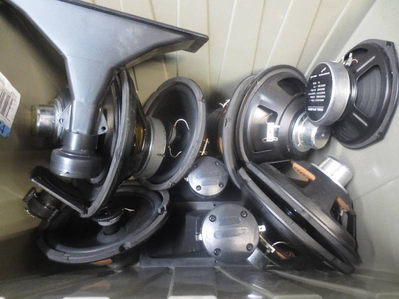 lot 3061 image: Huge lot of speakers