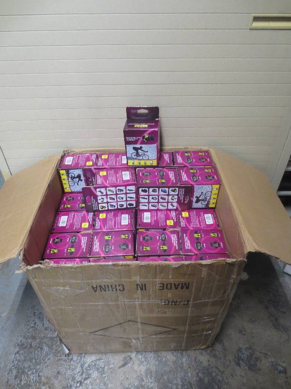 lot 3003 image: Box of 50 universal bike holder for cell phones