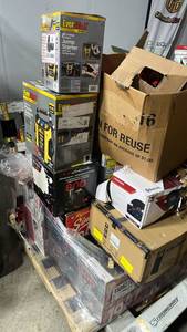 lot 16 image: Lot of Auto Jump Starters, Battery Packs, Etc - great resale value