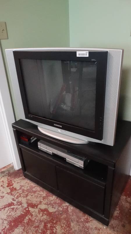 Samsung Tv Dvd Vhs Combo And Tv Cart South Wichita Estate Auction Furniture Household Tools Equip Bid
