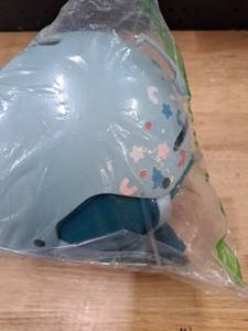 lot 2265 image: Ladies bike, helmet. S