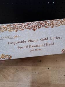 lot 1362 image: Gold-Colored Disposable Plastic Cutlery Set  Forks