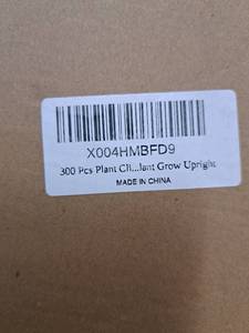 lot 1374 image: A 300 Piece Plant Support Clips Set
