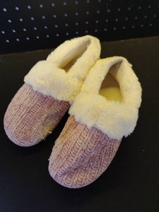 lot 4194 image: Grey Slippers In Size 38-39