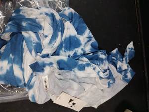 lot 8223 image: Vintatre Blue and White Large Shaw