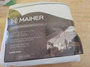 lot 15261 image: Maiher couch covers