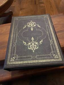 lot 800 image: The Franklin Mint Frescoes Great Works of Michelangelo sterling medallion collection 59  60 pieces