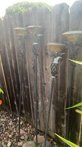 lot 918 image: 4 tiki torches