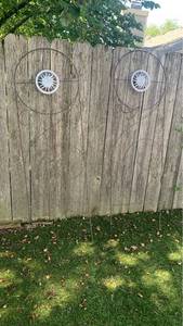 lot 932 image: Metal Garden Art Flower Stakes - Set of 2 - 71X22