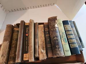 lot 1022 image: Antique and vintage hardback books