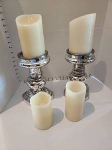 lot 1023 image: Candleholders 10 in tall with 4 battery operated candles