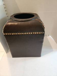 lot 1026 image: Decorative padded wastebasketcontainer 13 x 10