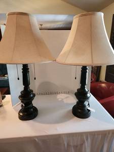 lot 1036 image: Matching lamps 28 in tall