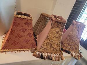 lot 1042 image: 4 decorative lamp shades