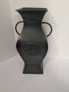 lot 1118 image: 16 inch tall Vase