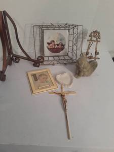 lot 1121 image: Angel Decor and More