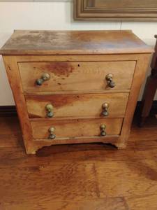 lot 1140 image: Antique Pine Three-Drawer Nightstand with Brass Pulls. Needs repair.  28 x 29 x 15