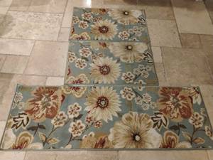 lot 1166 image: 3 Matching Area Rugs.  Largest is 59 x 20