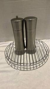 lot 1206 image: Stainless Steel Salt and Pepper Mill Set  and metal trivet