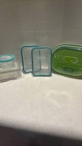 lot 1210 image: Snapware Food Storage Container Set with Lids