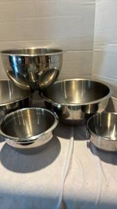 lot 1221 image: Stainless Steel Mixing Bowl Set - Nesting Bowls