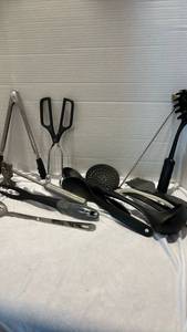 lot 1224 image: Miscellaneous Kitchen Utensils