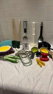 lot 1228 image: Miscellaneous Kitchen Items