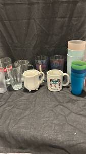 lot 1233 image: Glasses, plastic cups and mugs