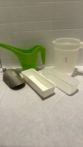 lot 1235 image: Kitchen items