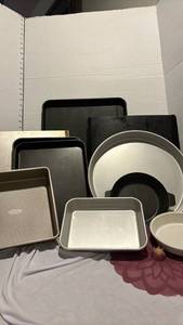 lot 1237 image: Cookie Sheets, Pizza Pans and more
