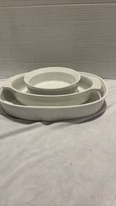 lot 1245 image: White Ceramic Bakeware Set - 3 Piece Casserole Dishes