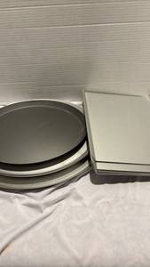 lot 1252 image: Pizza Pans - 5 and Cookie sheets - 6