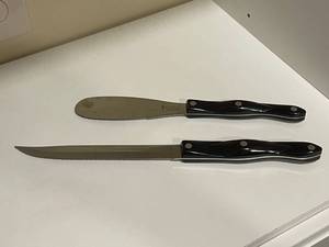 lot 1260 image: Cutco knife and icing tool