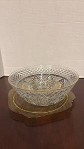 lot 1261 image: Crystal Cut Glass Bowl Set with Gold Trim and Federal Glass Company Amber Glass Plate