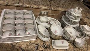 lot 1280 image: Noritake Rose Pattern Fine China Dinnerware Set with Gold Trim