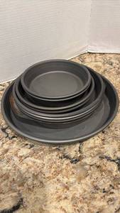 lot 1282 image: Four Sizes of Round Pizza Hut Pans Qty 9