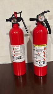 lot 1322 image: Kidde Fire Extinguishers - Set of 2 Red Units with Pressure Gauges