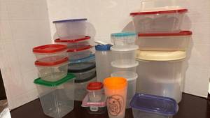 lot 1333 image: Mixed Plastic Food Storage Container Set with Colored Lids