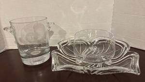 lot 1355 image: Crystal Ice Bucket, Floral Platter and Crystal Bowl